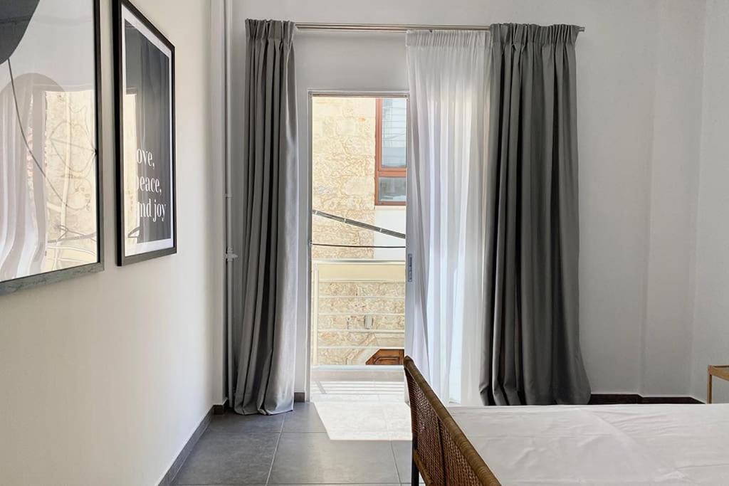 3-Bedroom Central, Spacious And Bright Apartment. Heraklion (Crete) Exterior foto