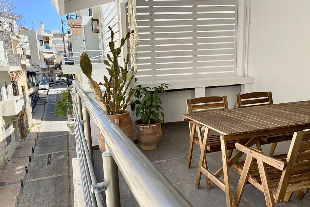 3-Bedroom Central, Spacious And Bright Apartment. Heraklion (Crete) Exterior foto